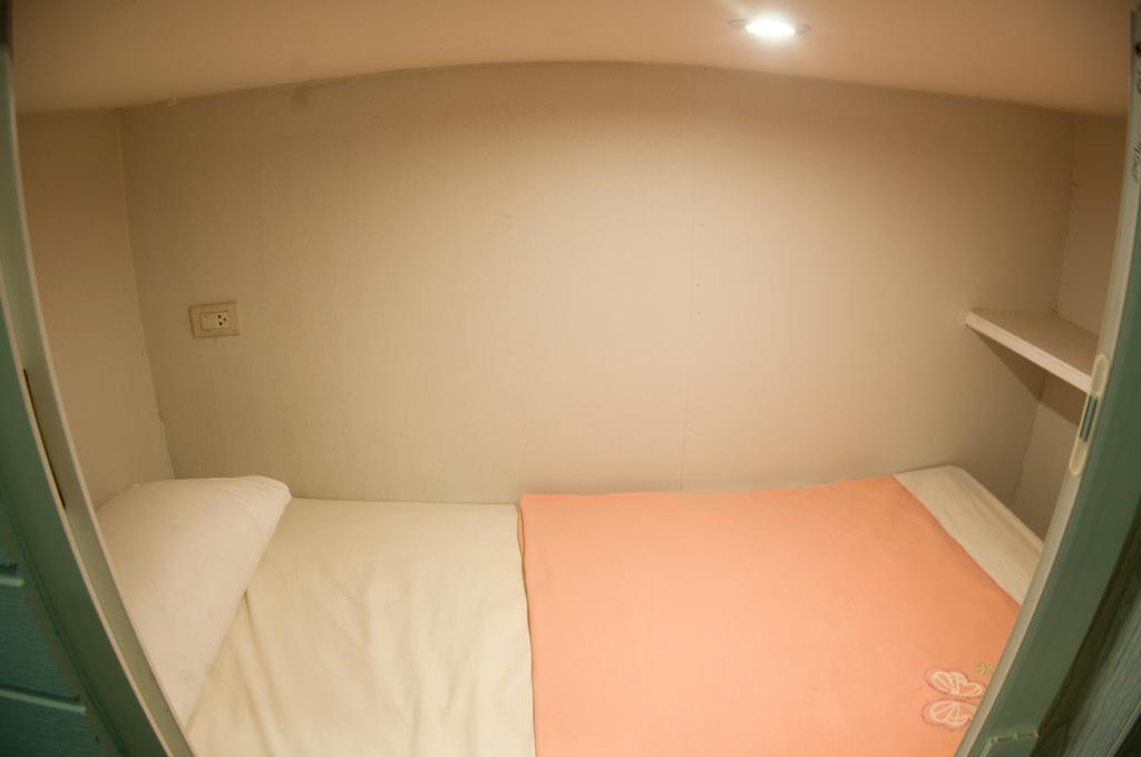 Hotel Capsule Suratthani Szuratthani Szoba fotó